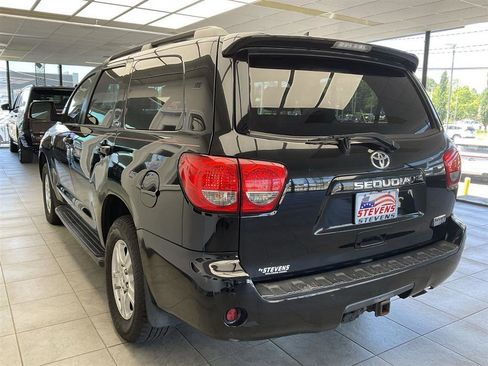 Used 2016 Toyota Sequoia SR5 w/ Premium Package AWD/4WD image 7
