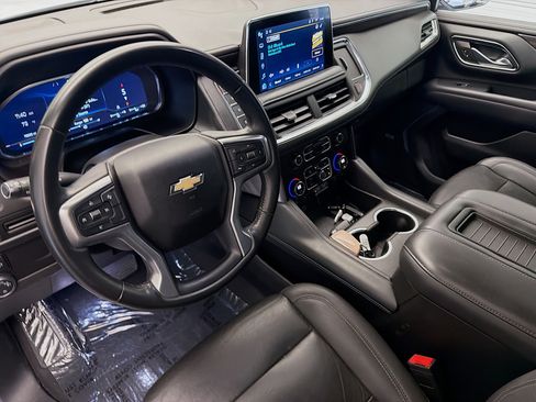Used 2023 Chevrolet Suburban LT RWD image 7