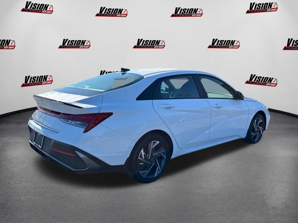 New 2025 Hyundai Elantra SEL FWD image 5