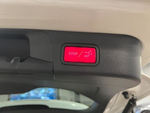 Used 2023 Mercedes-Benz EQB 300 4MATIC image 32