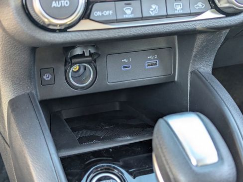 New 2025 Nissan Versa SR image 19