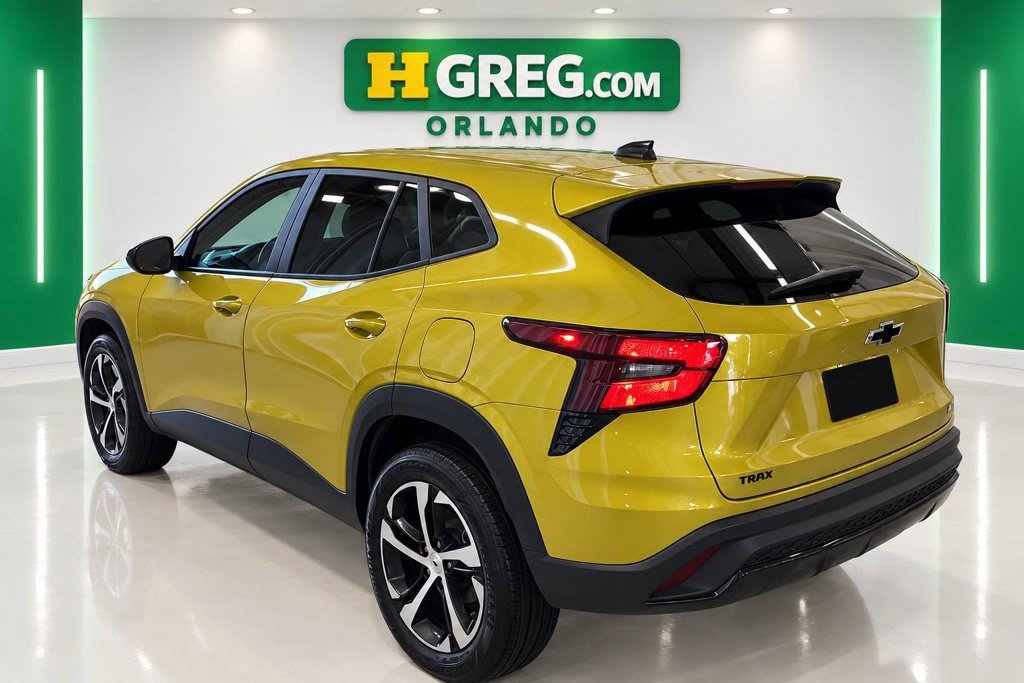 Used 2024 Chevrolet Trax RS FWD image 2