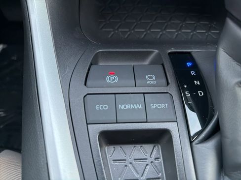 Used 2025 Toyota RAV4 XLE image 32