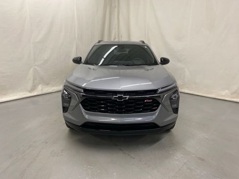 Used 2025 Chevrolet Trax RS FWD image 3