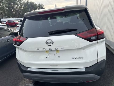Used 2023 Nissan Rogue SV image 4