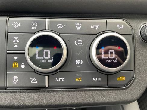Used 2024 Land Rover Defender 110 X-Dynamic SE AWD/4WD image 22