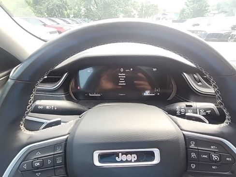 Used 2021 Jeep Grand Cherokee L Limited AWD/4WD image 10