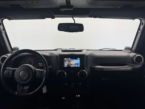 Used 2016 Jeep Wrangler Unlimited Sahara image 6