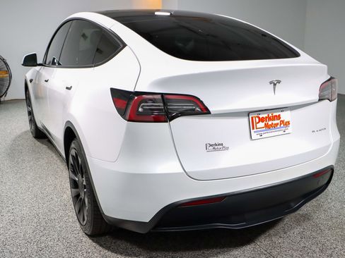 Used 2023 Tesla Model Y Long Range image 9