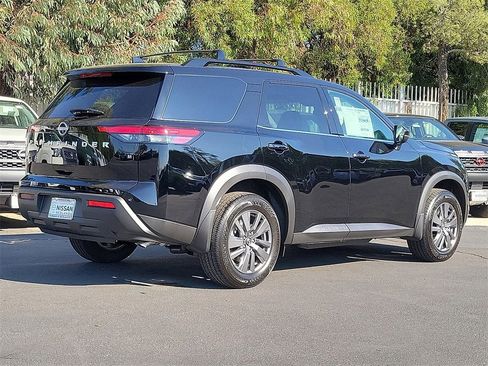 New 2025 Nissan Pathfinder SV image 2