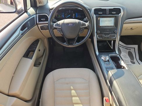 Used 2019 Ford Fusion SE FWD image 11