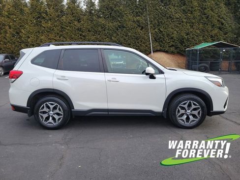 Used 2020 Subaru Forester Premium image 8