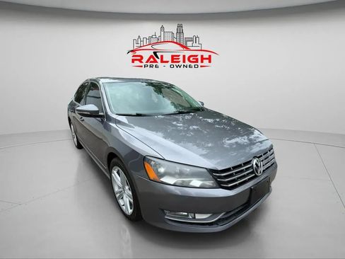 Used 2012 Volkswagen Passat TDI SE image 5