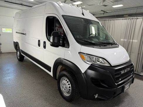 Used 2025 RAM ProMaster 2500 w/ Convenience Group FWD image 3
