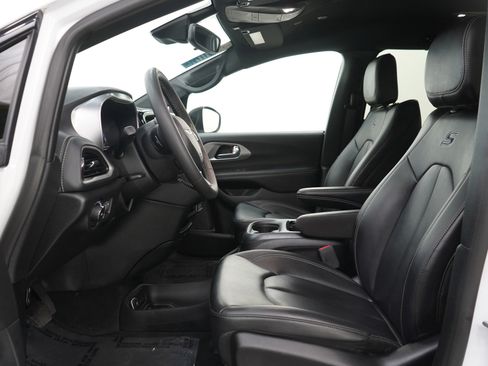 Used 2023 Chrysler Pacifica Touring-L w/ S Appearance Package image 20