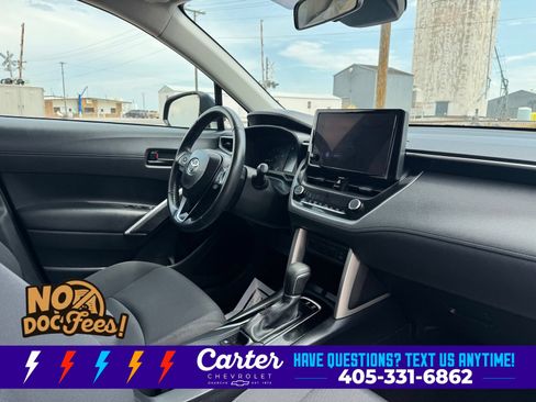 Used 2024 Toyota Corolla Cross LE FWD image 31