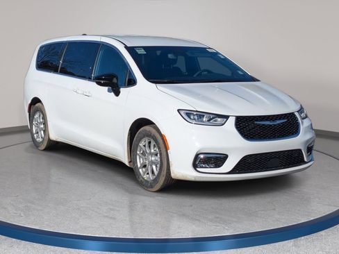 New 2026 Chrysler Pacifica Select FWD image 3