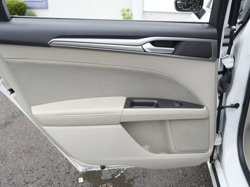 Used 2018 Ford Fusion SE FWD image 26