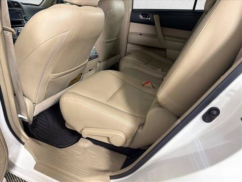 Used 2013 Toyota Highlander Plus FWD image 20