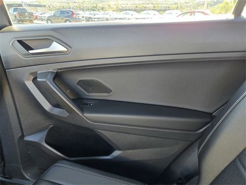 Used 2021 Volkswagen Tiguan SE R-Line image 13