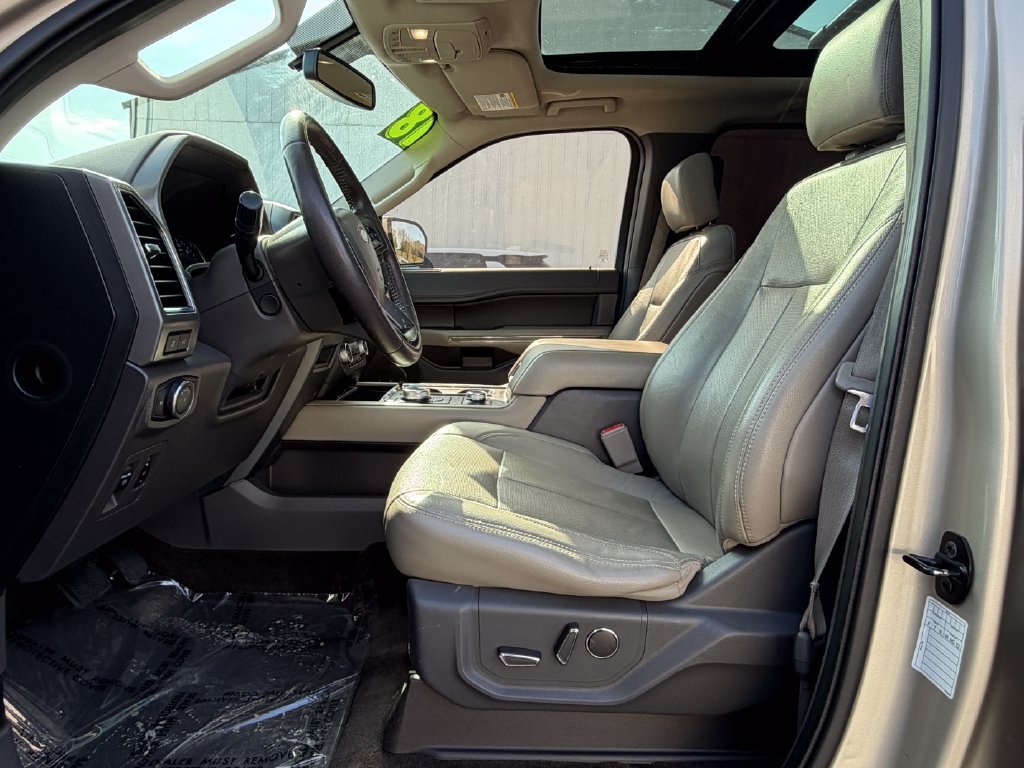 Used 2018 Ford Expedition Max XLT w/ Equipment Group 202A AWD/4WD image 23