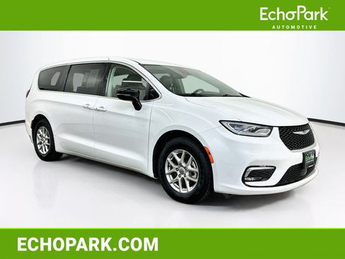 Used 2024 Chrysler Pacifica Touring-L FWD image 1
