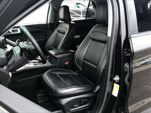 Used 2021 Ford Explorer XLT AWD/4WD image 16