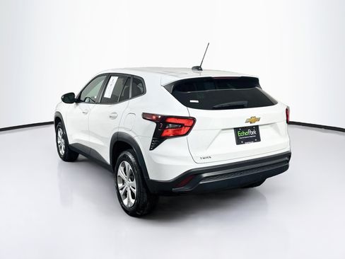 Used 2025 Chevrolet Trax LS FWD image 5
