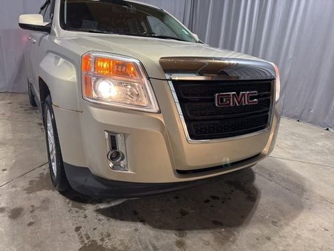 Used 2010 GMC Terrain SLE AWD/4WD image 17