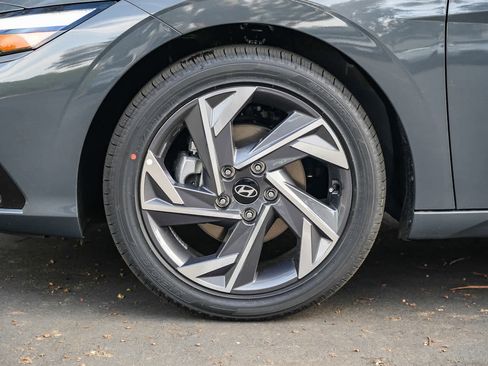 New 2026 Hyundai Elantra Limited FWD image 10