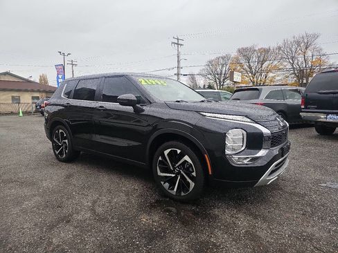Used 2022 Mitsubishi Outlander SE image 3