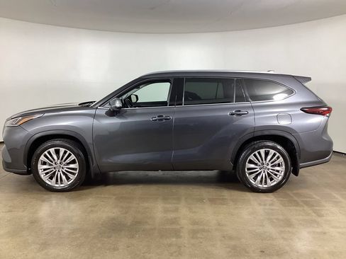 Used 2024 Toyota Highlander Platinum AWD/4WD image 8