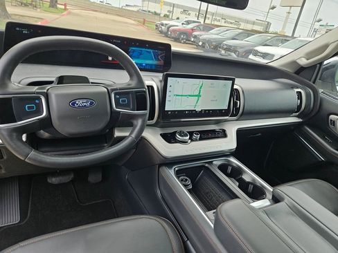 Used 2025 Ford Expedition Active AWD/4WD image 16