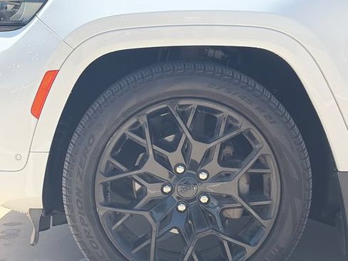 Used 2022 Jeep Grand Cherokee Summit AWD/4WD image 5