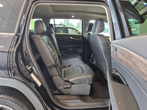 Used 2025 Volkswagen Atlas SEL AWD/4WD image 26