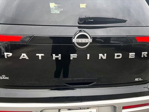 Certified 2025 Nissan Pathfinder SL image 27