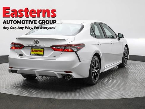 Used 2024 Toyota Camry SE image 5