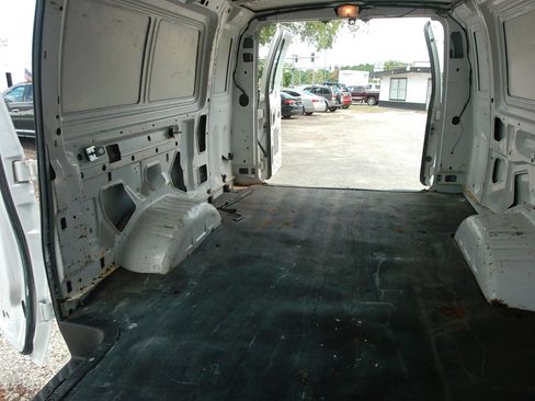 Used 2003 Ford E-250 and Econoline 250 Extended RWD image 18