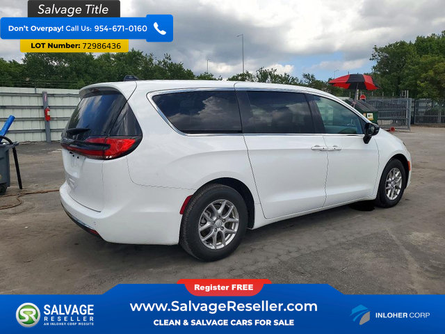 Used 2026 Chrysler Pacifica Select FWD image 4