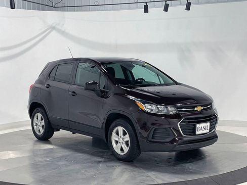 Used 2021 Chevrolet Trax LS w/ Tint and Cruise Package AWD/4WD image 34
