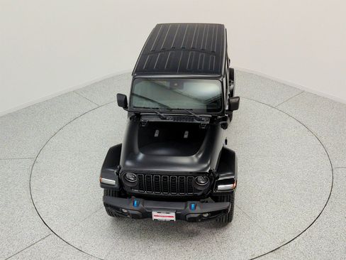 Used 2024 Jeep Wrangler Unlimited w/ Convenience Group AWD/4WD image 23