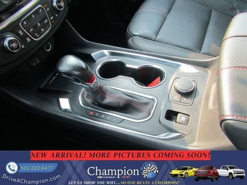 Used 2022 Chevrolet Traverse RS FWD image 19