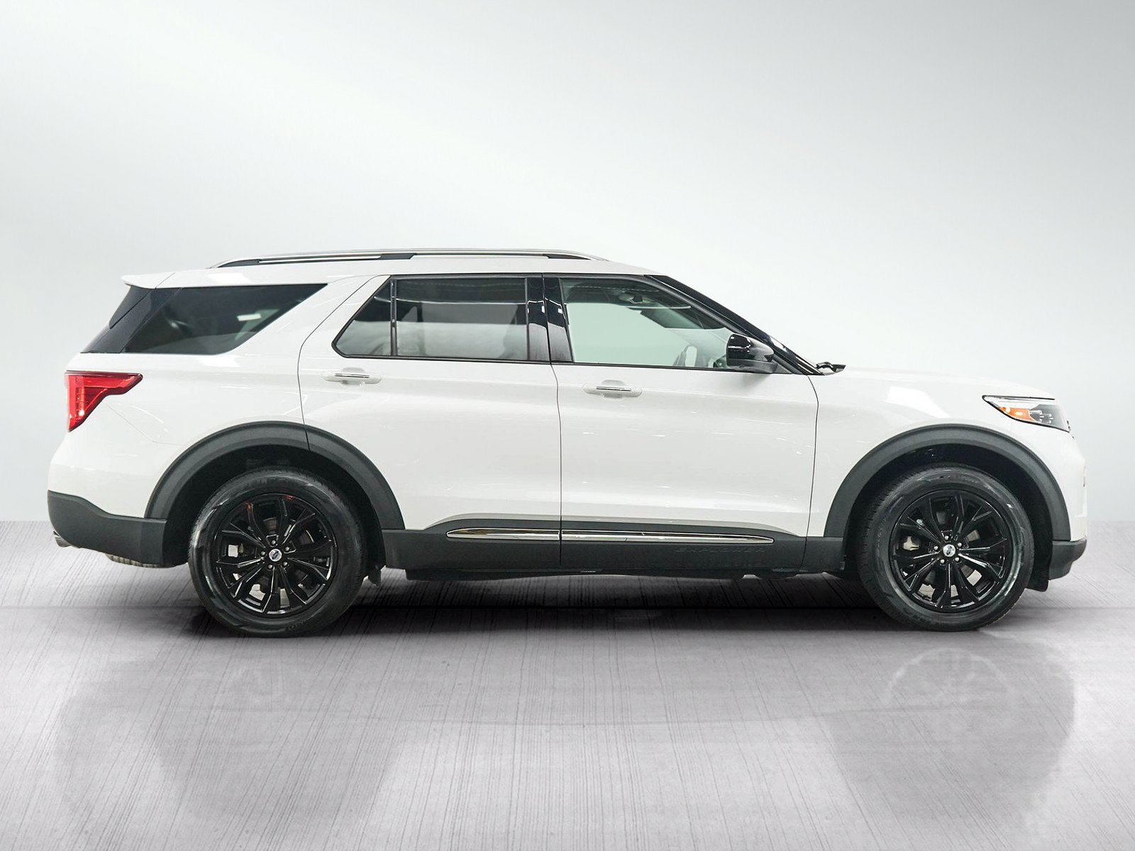 Used 2023 Ford Explorer Limited AWD/4WD image 6