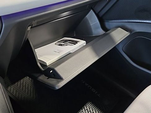 New 2026 Volkswagen Tiguan SE image 30