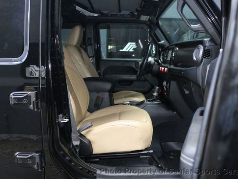 Used 2018 Jeep Wrangler Unlimited Rubicon w/ Dual Top Group image 32