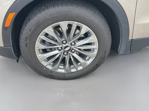 Used 2025 Cadillac XT4 Premium Luxury FWD image 35