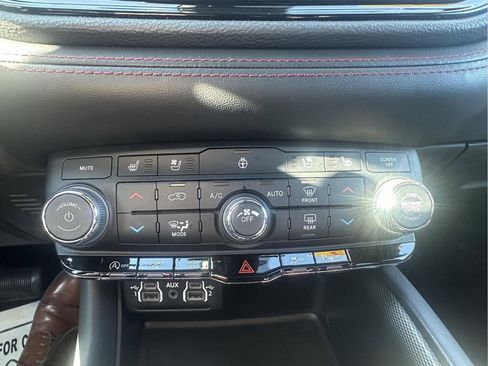 Used 2024 Dodge Durango GT image 27