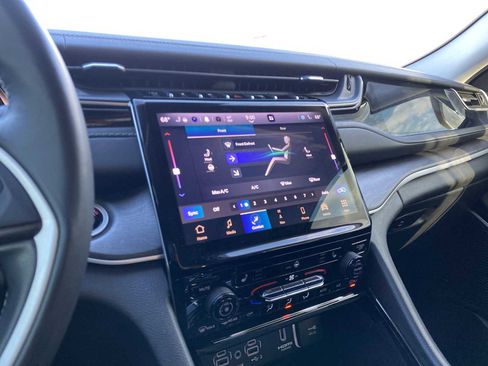 Used 2022 Jeep Grand Cherokee L Limited w/ Black Appearance Package image 24