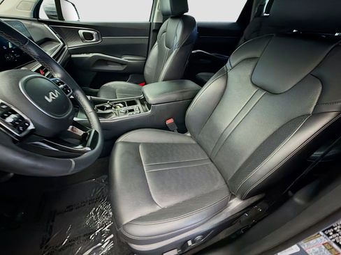 Used 2025 Kia Sorento S w/ Panoramic Sunroof Package image 11