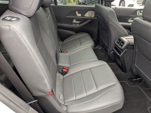 Used 2025 Mercedes-Benz GLS 450 4MATIC image 31